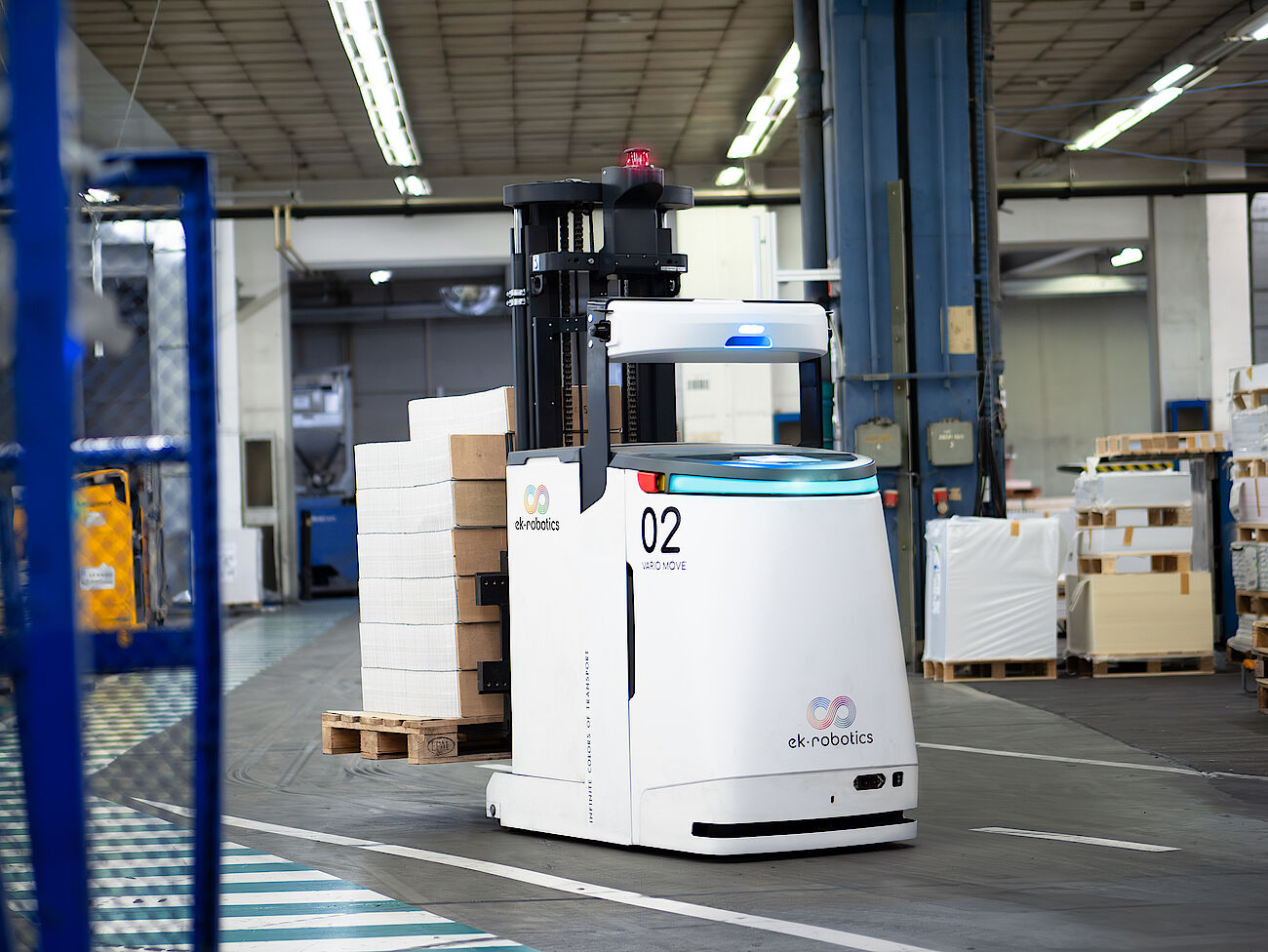 FTS Logistik mit Transportroboter von ek robotics